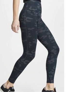 Spanx Look At Me Now Camo Leggings Women’s Size Medium
